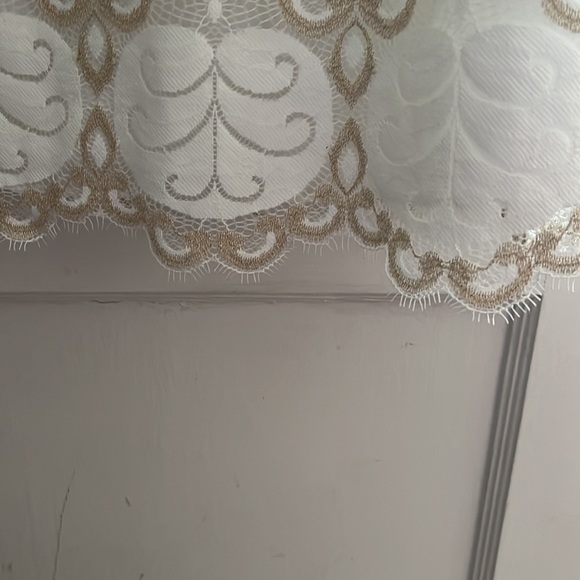 VGU Lilly Pulitzer Dress Size 8. Glittery Gold & White - Picture 5 of 5